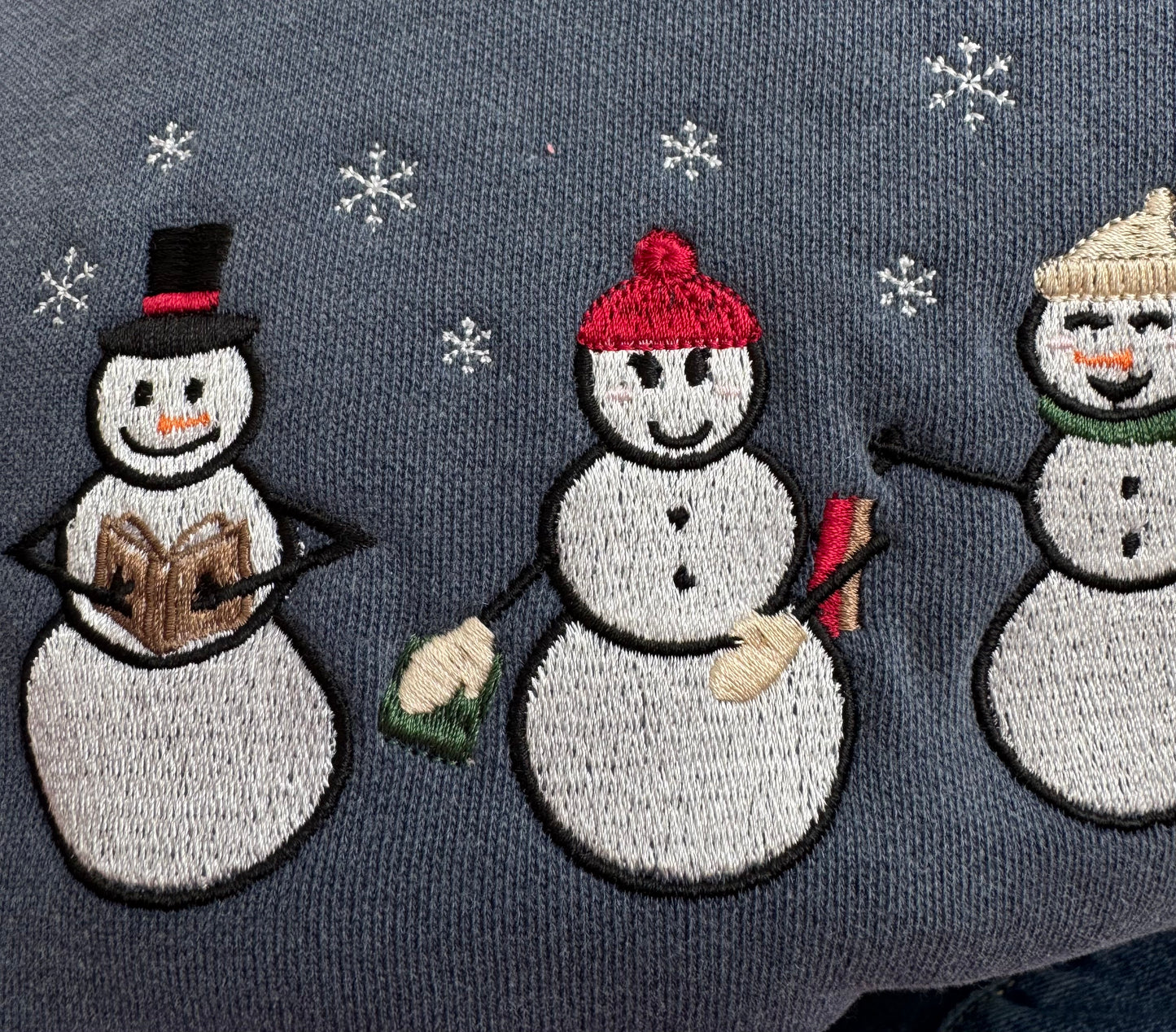 XL IMPERFECT Reading Snowmen Sweatshirt